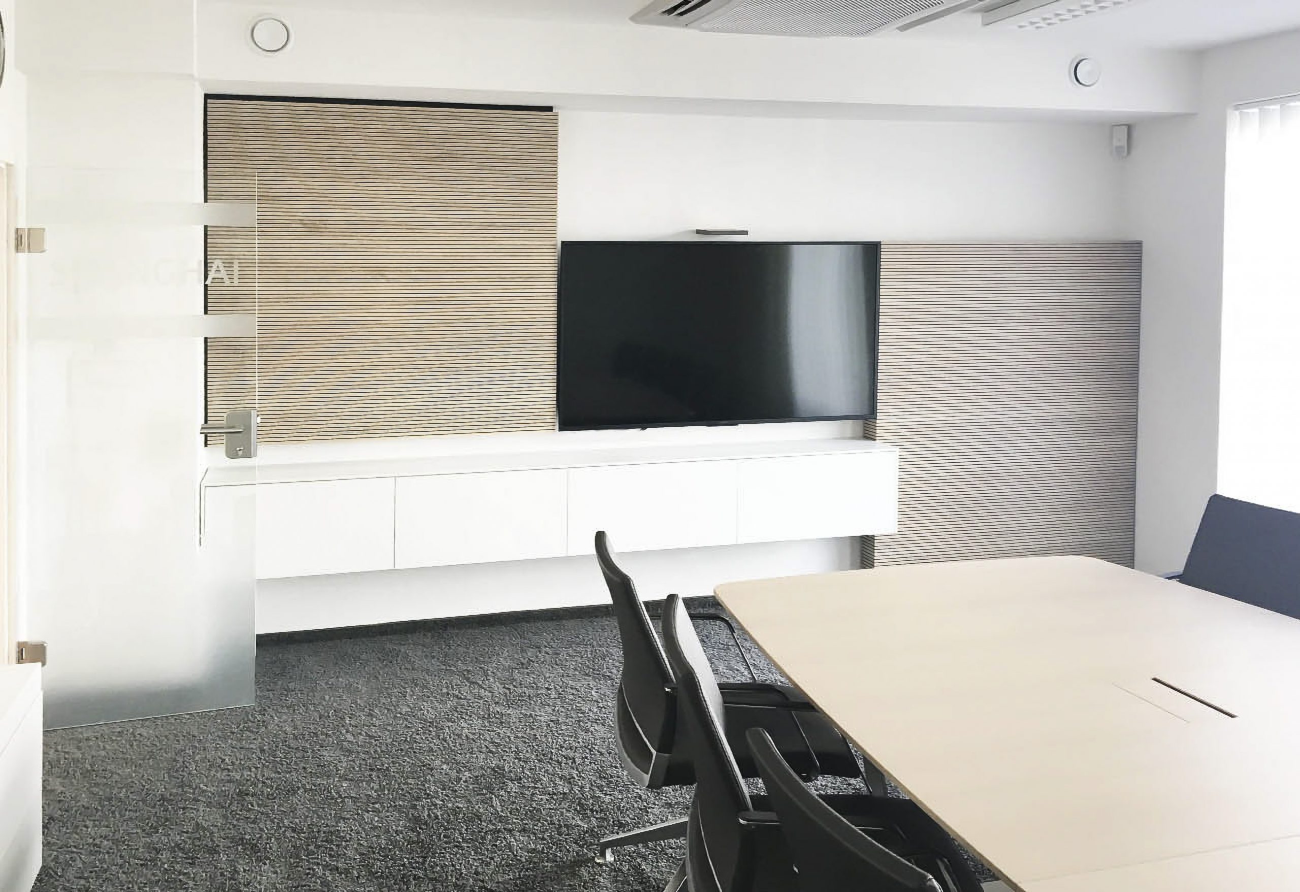 Konferenzraum Display Bildschirm TV Innenarchitektur Leipzig